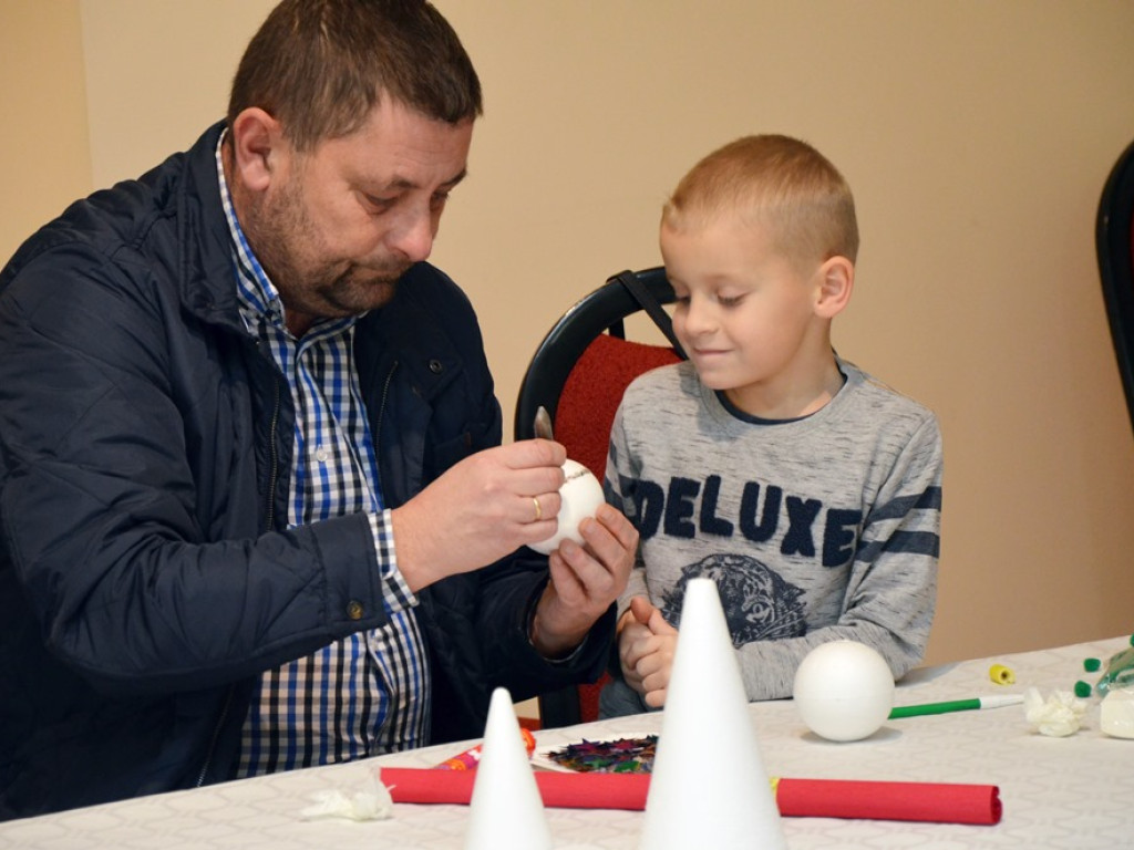 Święty Mikołaj odwiedził dzieci i rozdał prezenty. Była wielka radość