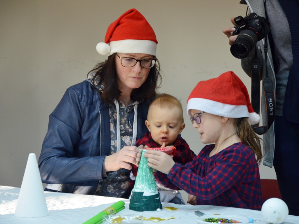 Święty Mikołaj odwiedził dzieci i rozdał prezenty. Była wielka radość