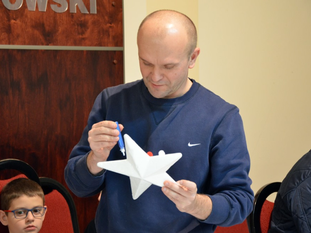 Święty Mikołaj odwiedził dzieci i rozdał prezenty. Była wielka radość