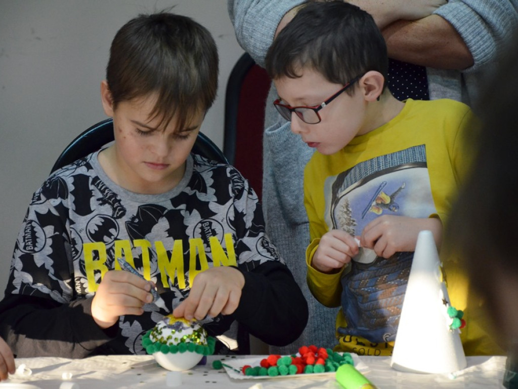 Święty Mikołaj odwiedził dzieci i rozdał prezenty. Była wielka radość