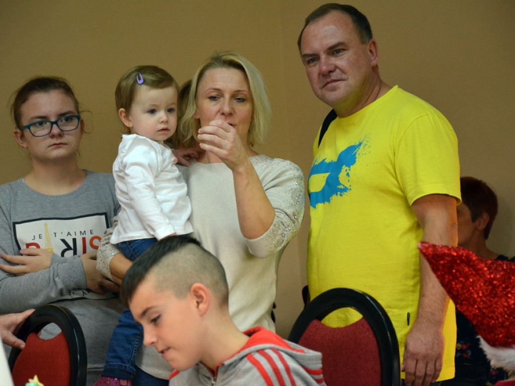 Święty Mikołaj odwiedził dzieci i rozdał prezenty. Była wielka radość