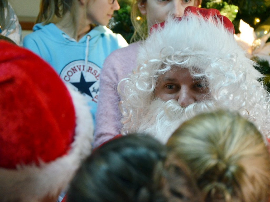 Święty Mikołaj odwiedził dzieci i rozdał prezenty. Była wielka radość