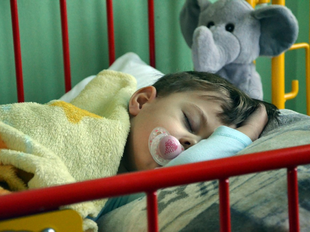 Święty Mikołaj odwiedził szpital w Głogowie i najmłodszym pacjentom rozdał prezenty