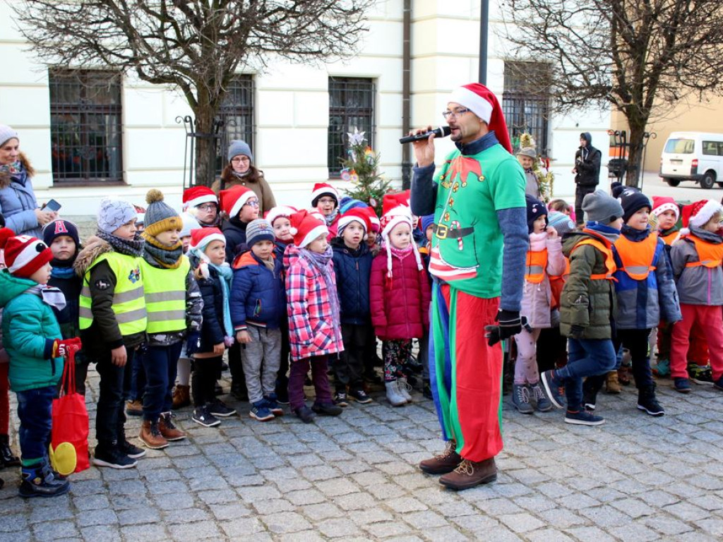 Najmłodsi głogowianie stroili choinki. Dziś na rynku wiele atrakcji