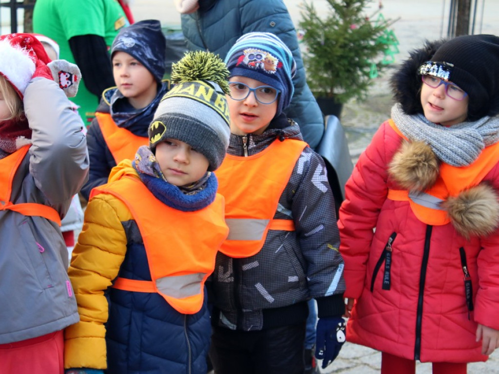 Najmłodsi głogowianie stroili choinki. Dziś na rynku wiele atrakcji