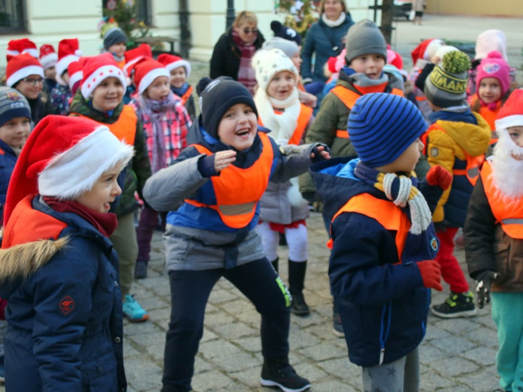 Najmłodsi głogowianie stroili choinki. Dziś na rynku wiele atrakcji