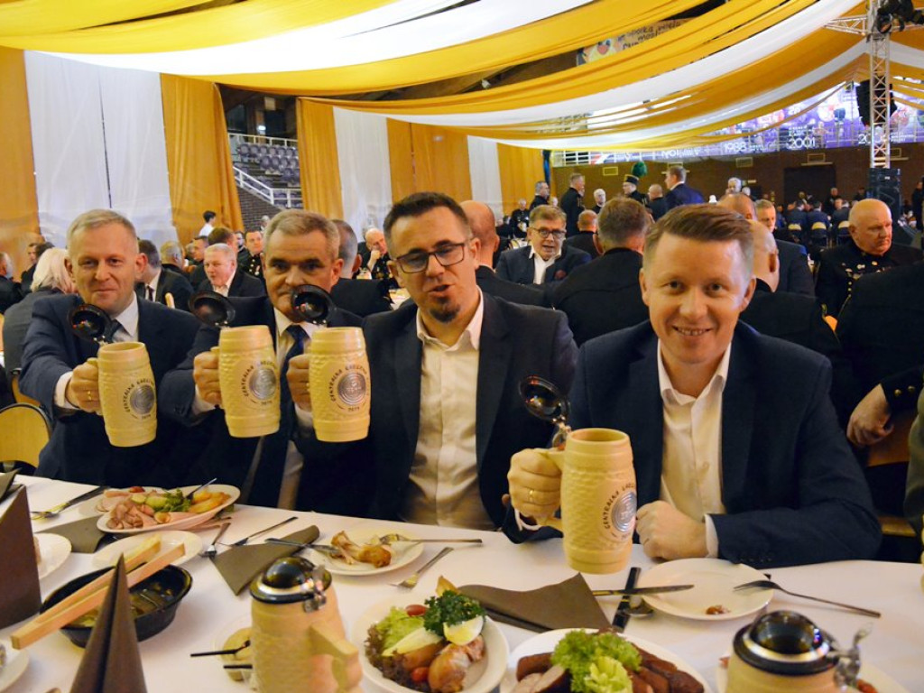 Niech żyje nam górniczy stan! Kufel w górę i za zdrowie górników