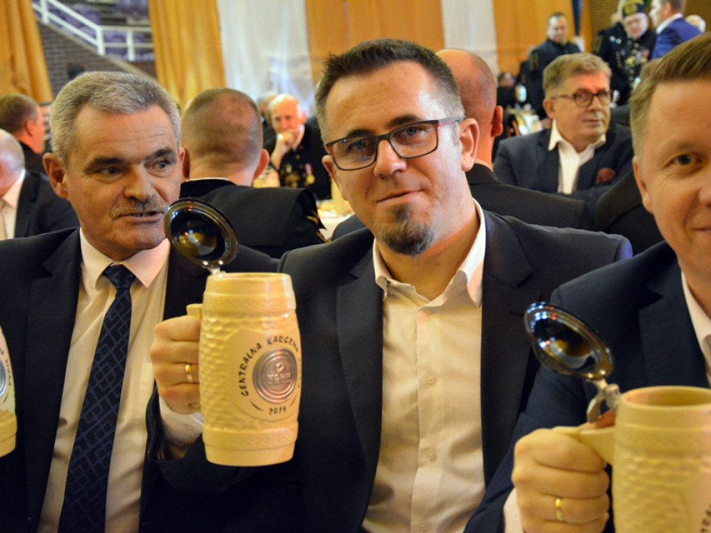 Niech żyje nam górniczy stan! Kufel w górę i za zdrowie górników