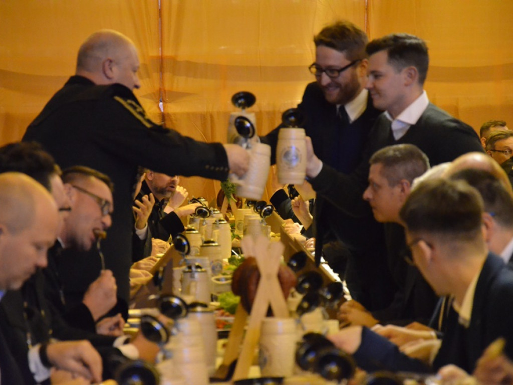 Niech żyje nam górniczy stan! Kufel w górę i za zdrowie górników