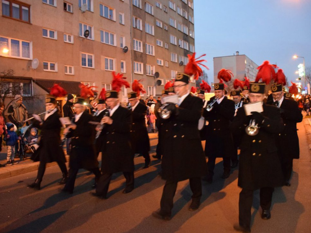 Ceremonia wręczenia odznaczeń i szpad górniczych, a po niej pochód Lisa Majora i Skok przez skórę. KGHM świętuje Barbórkę
