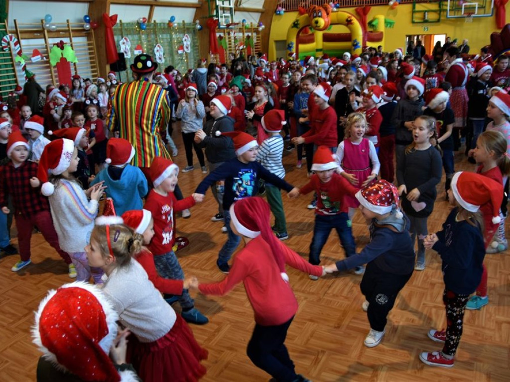 500 dzieci z paczkami od Mikołaja w gminie Kotla! A potem jeszcze zabawa integracyjna