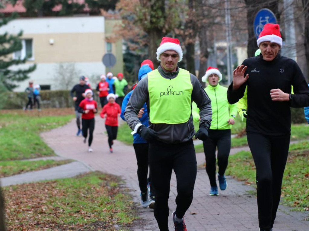 Mikołaje na start! Mikołajkowa edycja Parkrun Głogów za nami