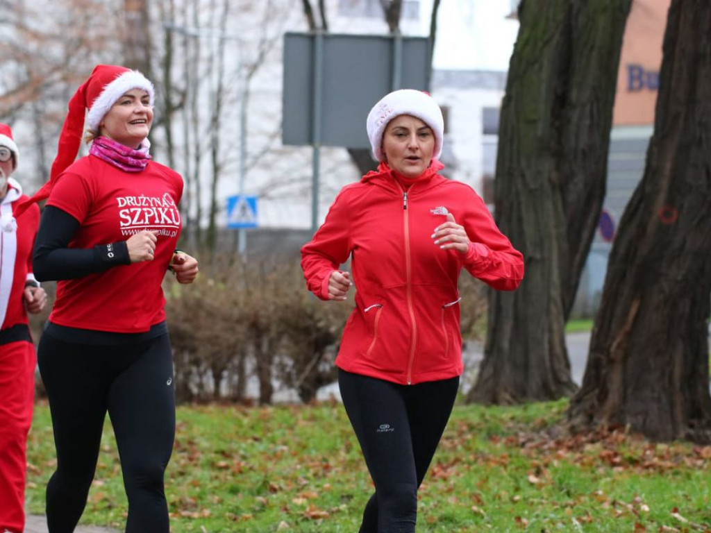 Mikołaje na start! Mikołajkowa edycja Parkrun Głogów za nami