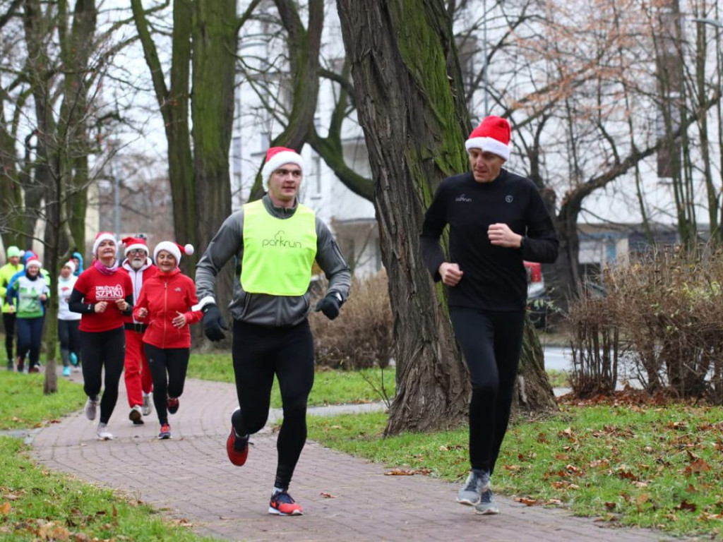 Mikołaje na start! Mikołajkowa edycja Parkrun Głogów za nami