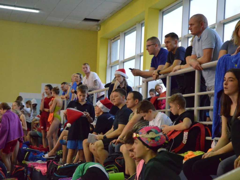 Ogólnopolskie zawody pływackie Barbórka 2019 trwają w dziesiątce w Głogowie