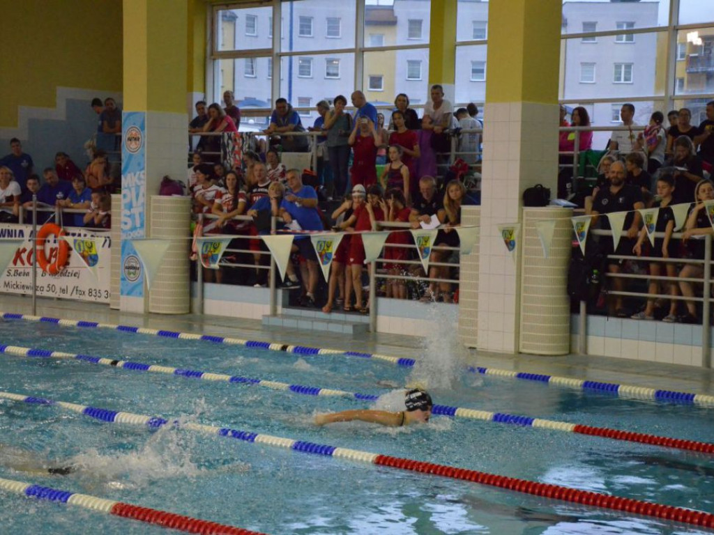 Ogólnopolskie zawody pływackie Barbórka 2019 trwają w dziesiątce w Głogowie