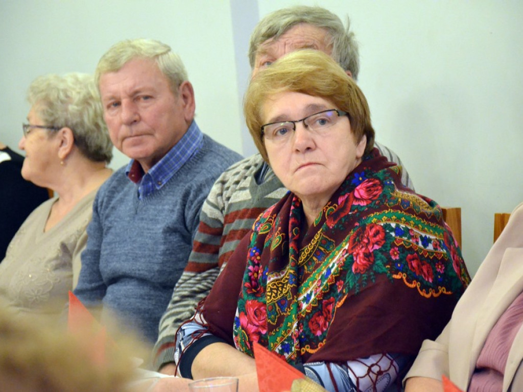 Spotkali się niepełnosprawni i starsi mieszkańcy z całej gminy. Dzieląc się opłatkiem życzyli sobie miłości