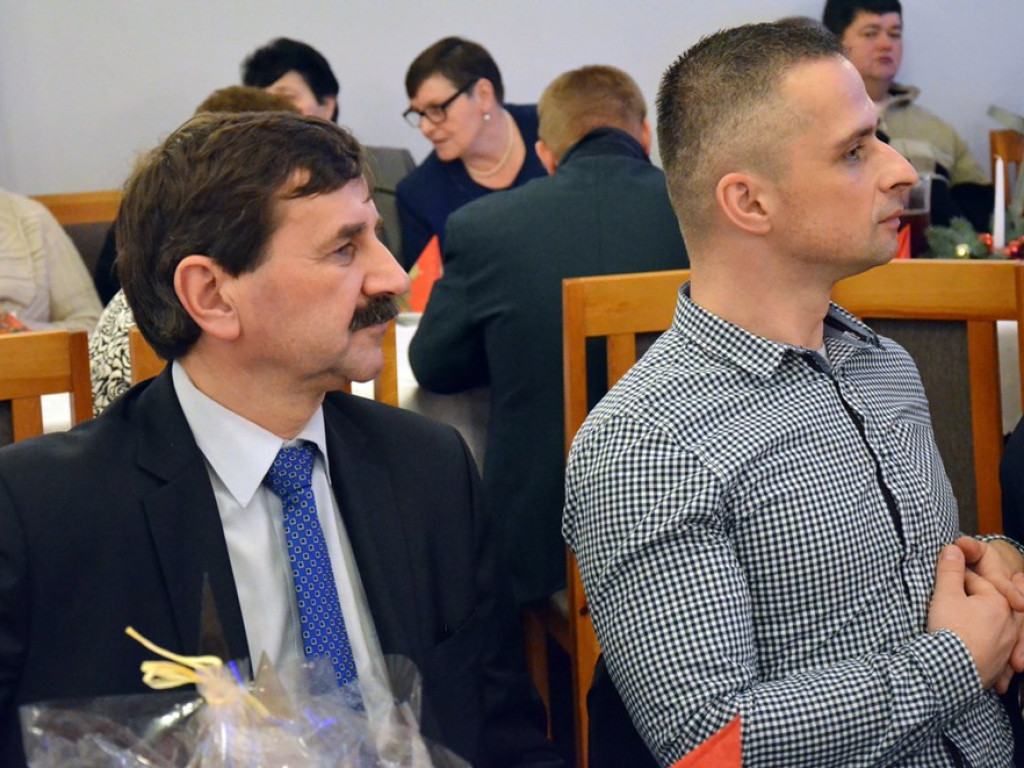 Spotkali się niepełnosprawni i starsi mieszkańcy z całej gminy. Dzieląc się opłatkiem życzyli sobie miłości