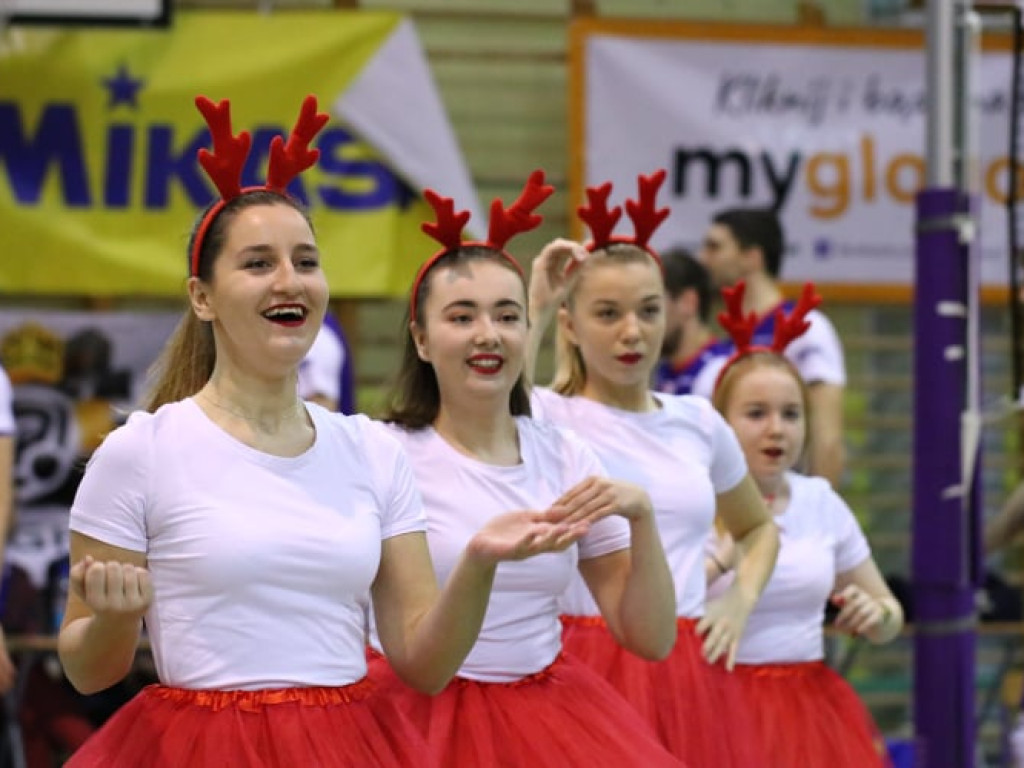 Przegrane derby z Gwardią. Na trybunach gwizdy po kontrowersyjnych decyzjach sędziów