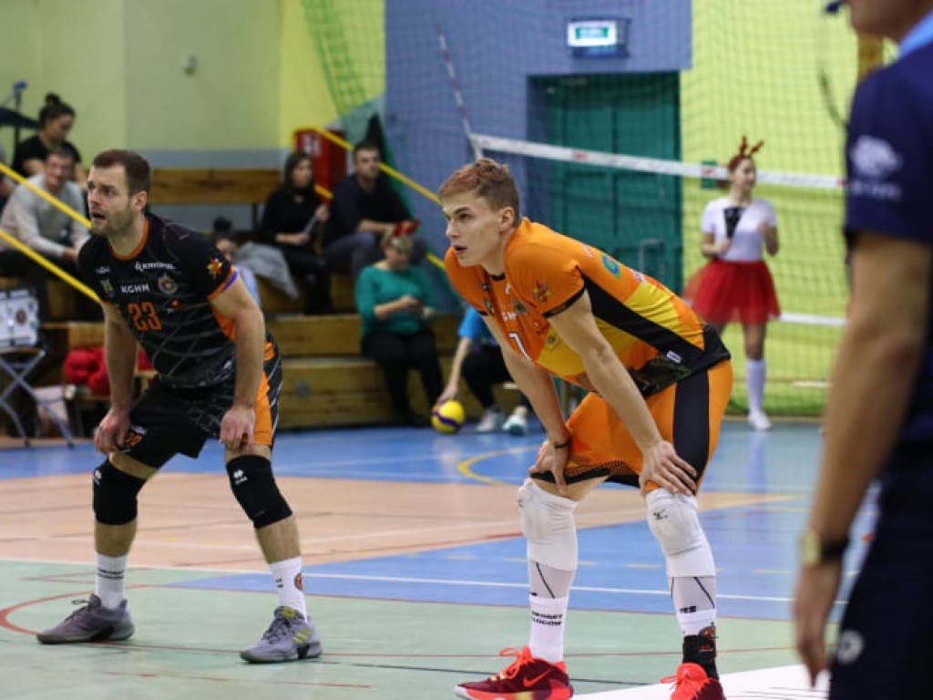 Przegrane derby z Gwardią. Na trybunach gwizdy po kontrowersyjnych decyzjach sędziów