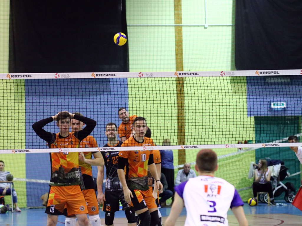 Przegrane derby z Gwardią. Na trybunach gwizdy po kontrowersyjnych decyzjach sędziów