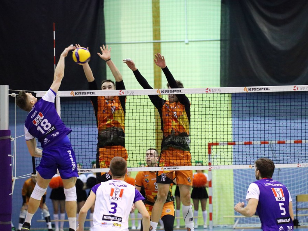 Przegrane derby z Gwardią. Na trybunach gwizdy po kontrowersyjnych decyzjach sędziów