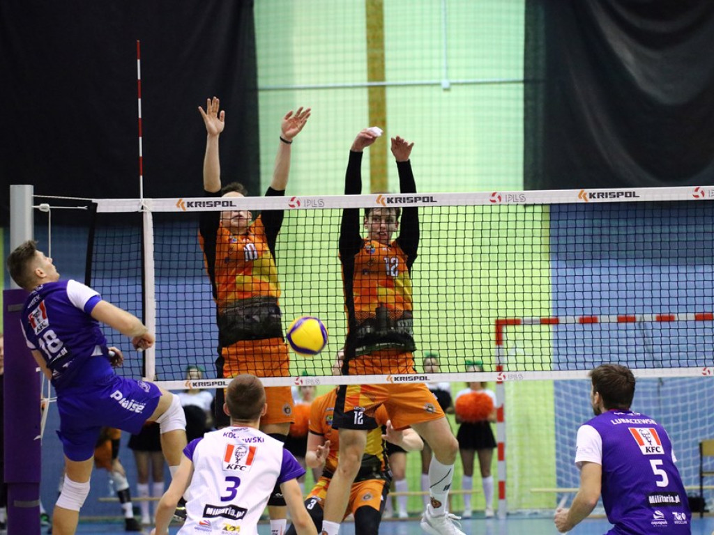 Przegrane derby z Gwardią. Na trybunach gwizdy po kontrowersyjnych decyzjach sędziów