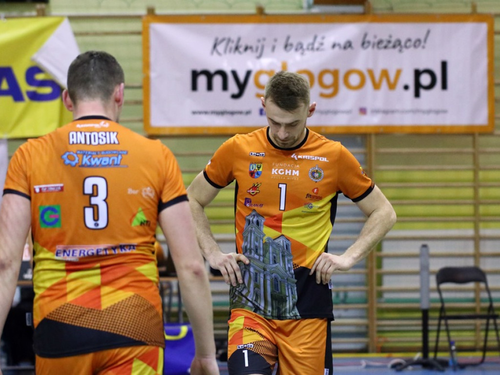 Przegrane derby z Gwardią. Na trybunach gwizdy po kontrowersyjnych decyzjach sędziów