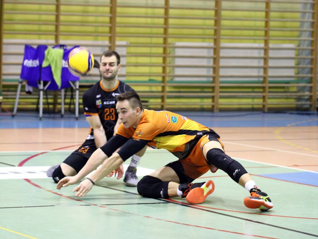 Przegrane derby z Gwardią. Na trybunach gwizdy po kontrowersyjnych decyzjach sędziów