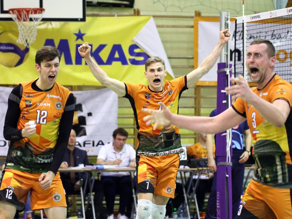 Przegrane derby z Gwardią. Na trybunach gwizdy po kontrowersyjnych decyzjach sędziów