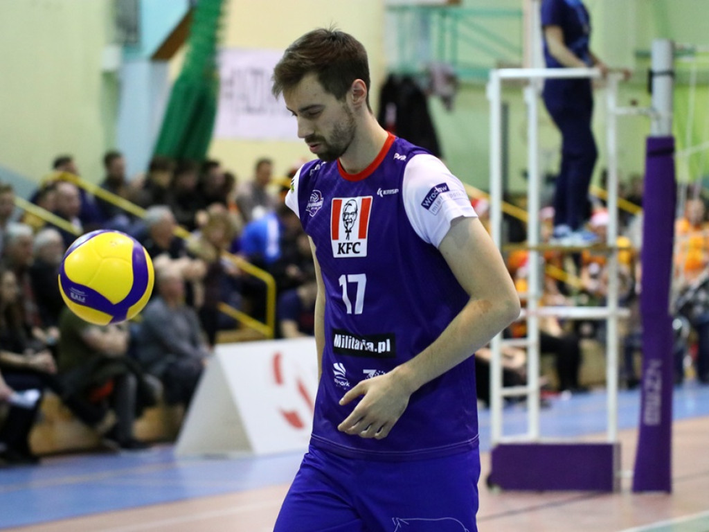 Przegrane derby z Gwardią. Na trybunach gwizdy po kontrowersyjnych decyzjach sędziów