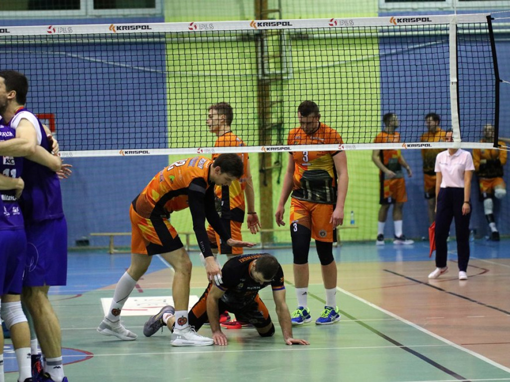 Przegrane derby z Gwardią. Na trybunach gwizdy po kontrowersyjnych decyzjach sędziów