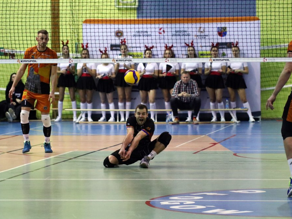 Przegrane derby z Gwardią. Na trybunach gwizdy po kontrowersyjnych decyzjach sędziów