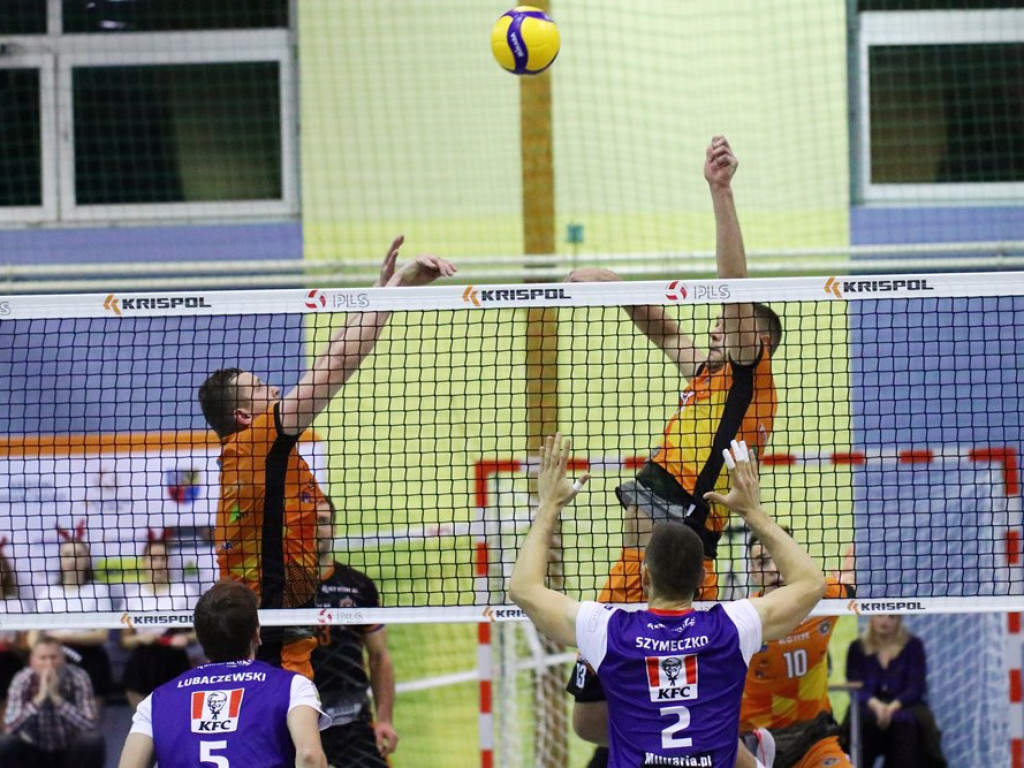 Przegrane derby z Gwardią. Na trybunach gwizdy po kontrowersyjnych decyzjach sędziów