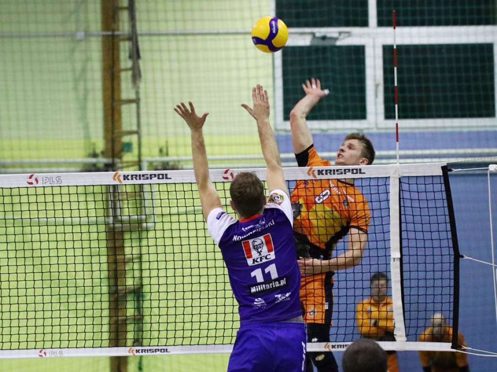 Przegrane derby z Gwardią. Na trybunach gwizdy po kontrowersyjnych decyzjach sędziów