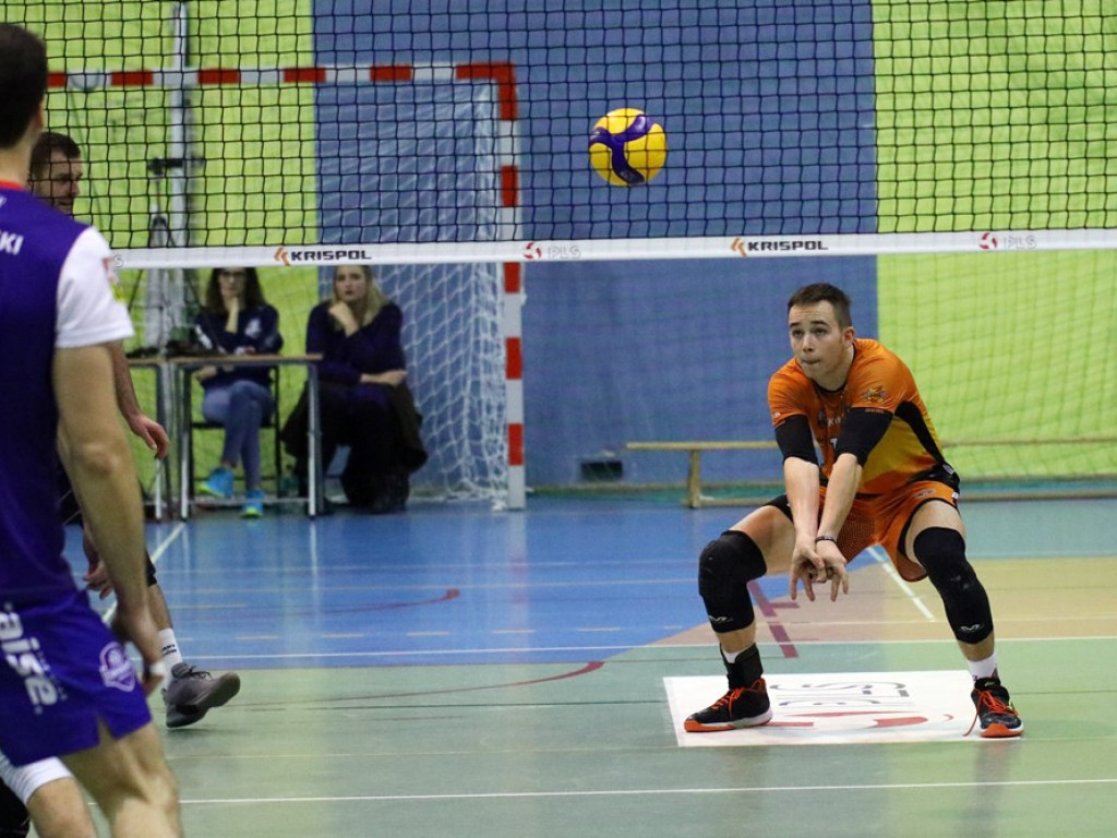 Przegrane derby z Gwardią. Na trybunach gwizdy po kontrowersyjnych decyzjach sędziów