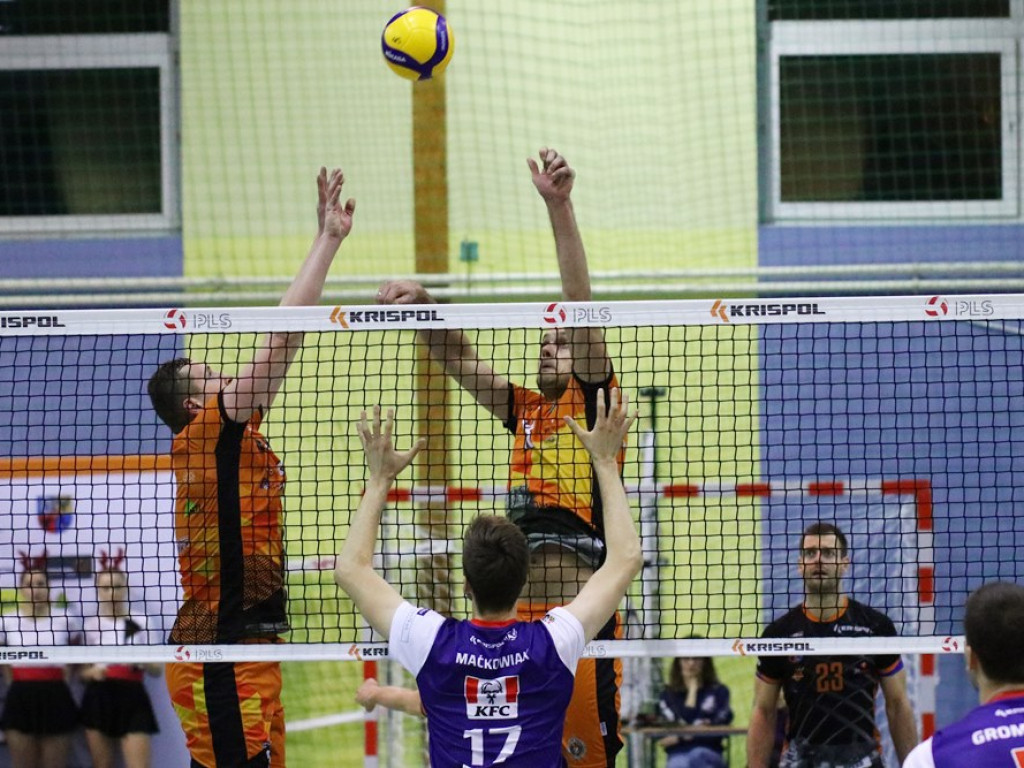 Przegrane derby z Gwardią. Na trybunach gwizdy po kontrowersyjnych decyzjach sędziów