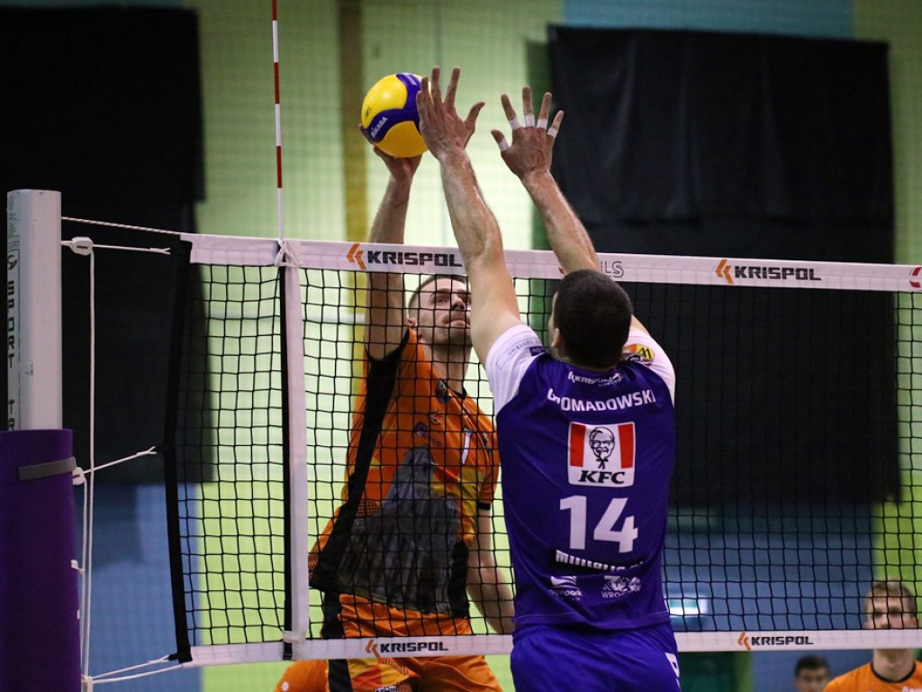 Przegrane derby z Gwardią. Na trybunach gwizdy po kontrowersyjnych decyzjach sędziów