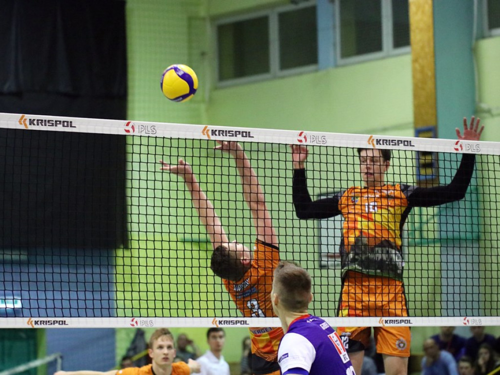 Przegrane derby z Gwardią. Na trybunach gwizdy po kontrowersyjnych decyzjach sędziów