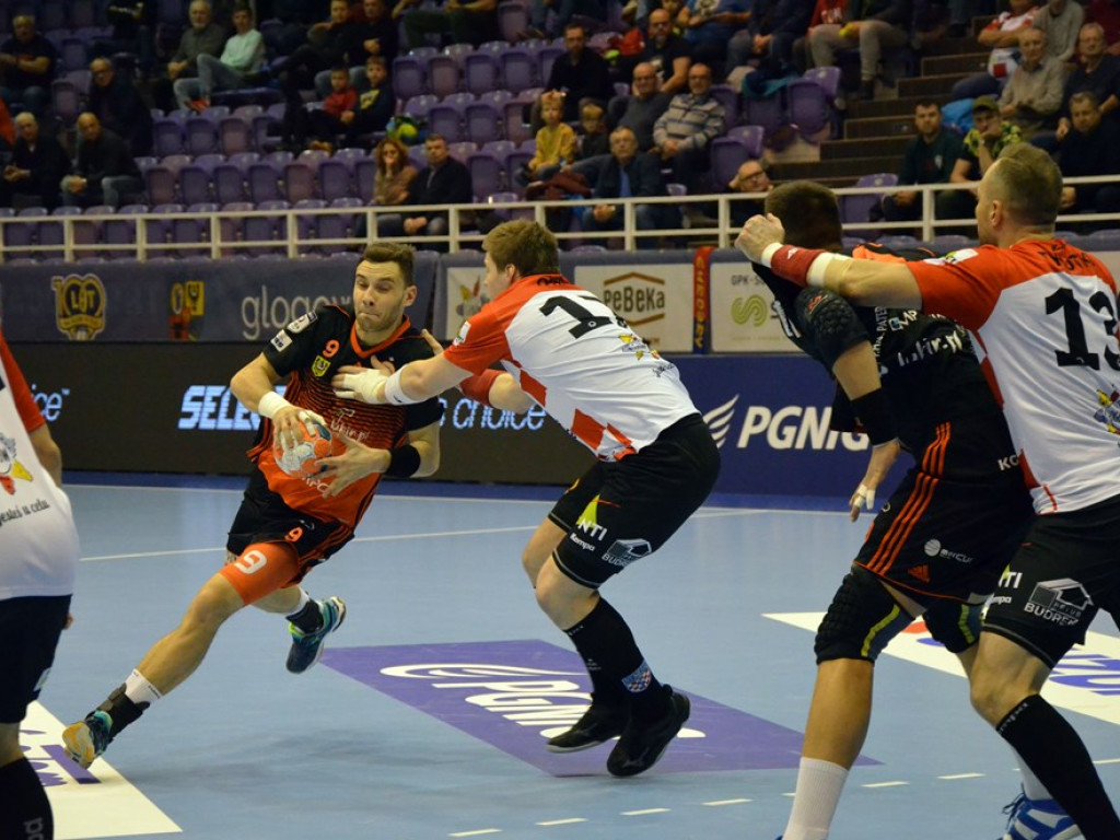 Chrobry przegrywa derby po karnych. Zagłębie odrodziło się po przerwie