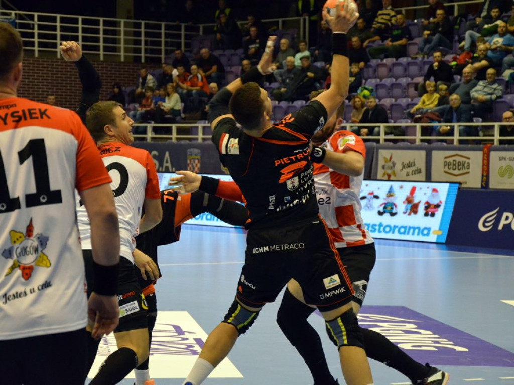 Chrobry przegrywa derby po karnych. Zagłębie odrodziło się po przerwie