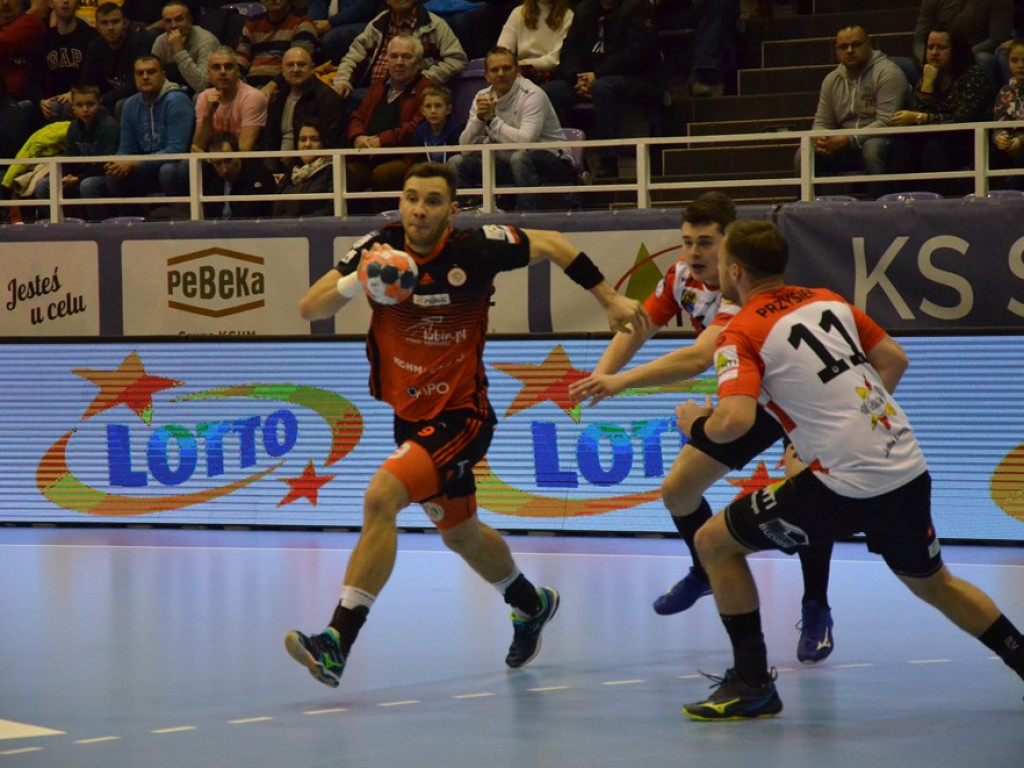 Chrobry przegrywa derby po karnych. Zagłębie odrodziło się po przerwie