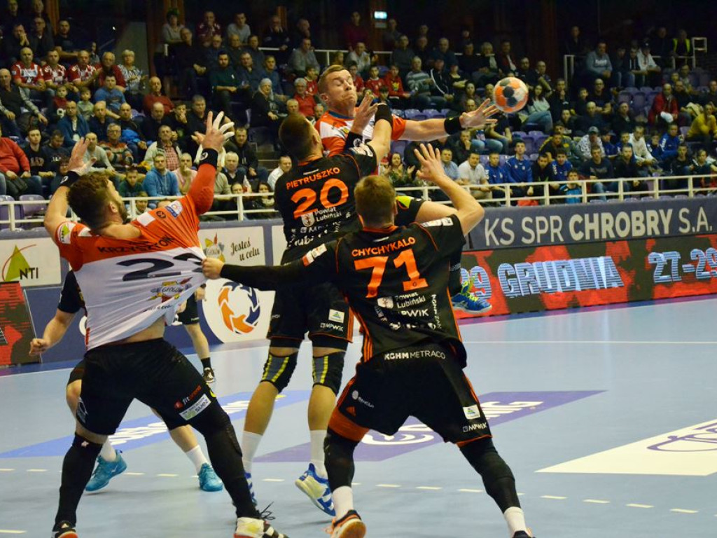 Chrobry przegrywa derby po karnych. Zagłębie odrodziło się po przerwie