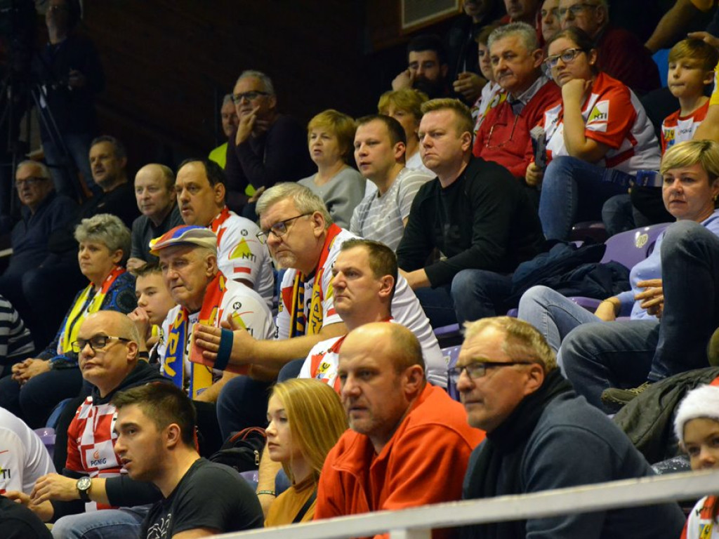 Chrobry przegrywa derby po karnych. Zagłębie odrodziło się po przerwie