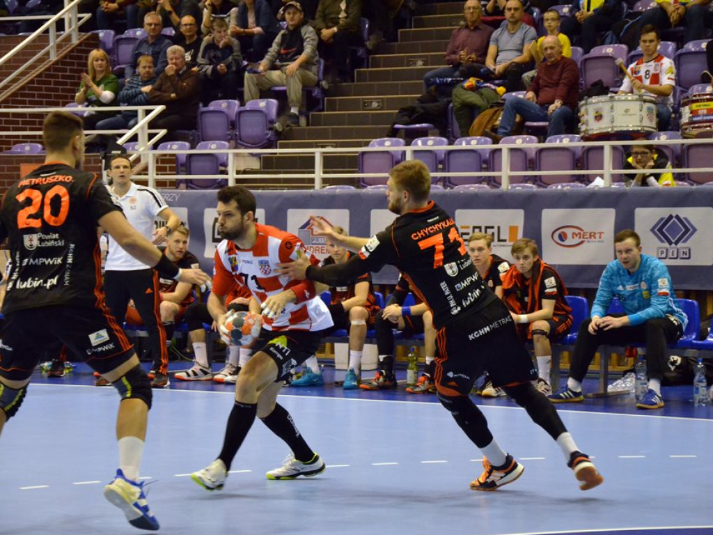 Chrobry przegrywa derby po karnych. Zagłębie odrodziło się po przerwie