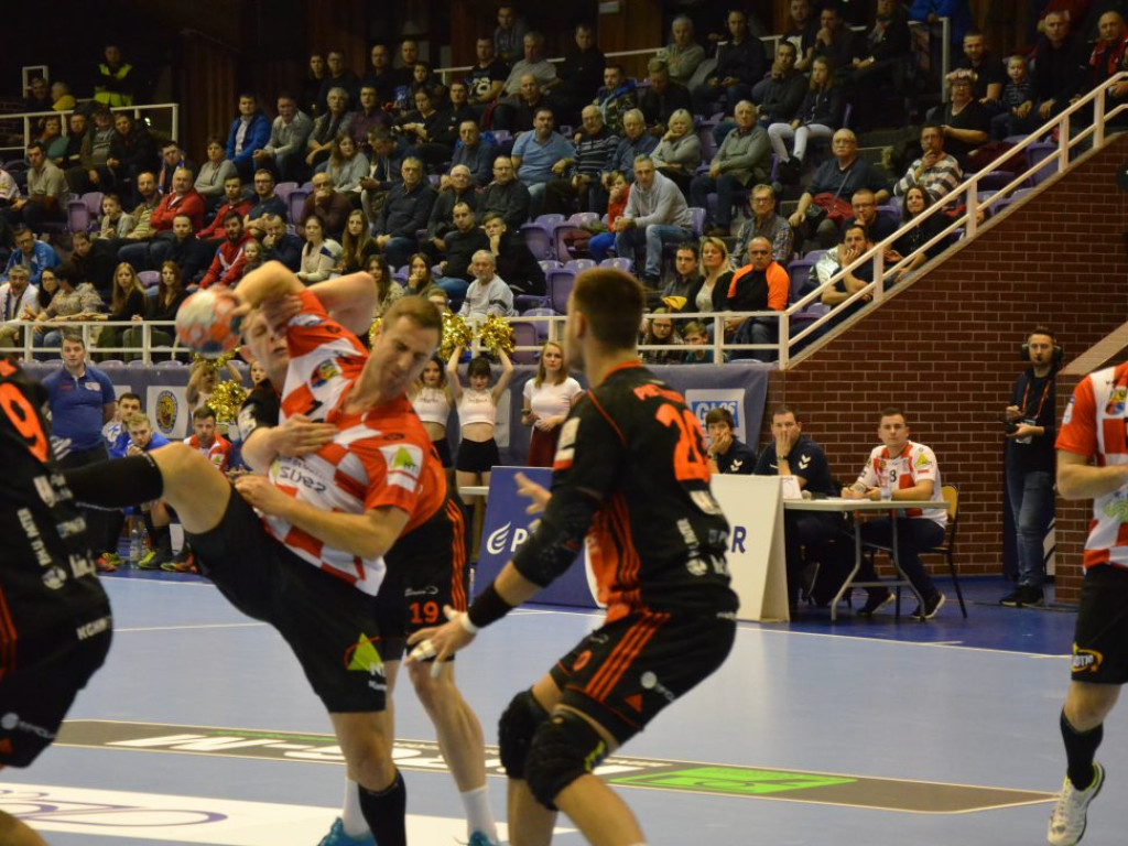 Chrobry przegrywa derby po karnych. Zagłębie odrodziło się po przerwie