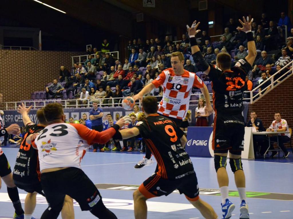 Chrobry przegrywa derby po karnych. Zagłębie odrodziło się po przerwie