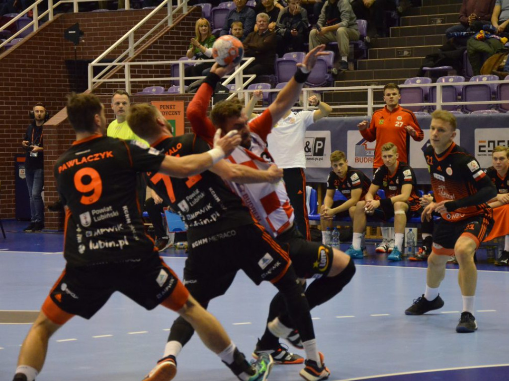 Chrobry przegrywa derby po karnych. Zagłębie odrodziło się po przerwie