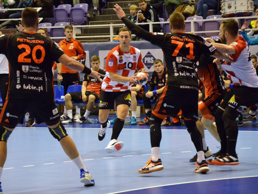 Chrobry przegrywa derby po karnych. Zagłębie odrodziło się po przerwie