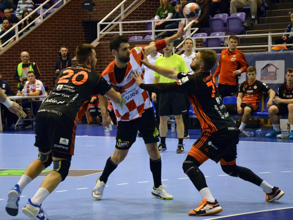 Chrobry przegrywa derby po karnych. Zagłębie odrodziło się po przerwie